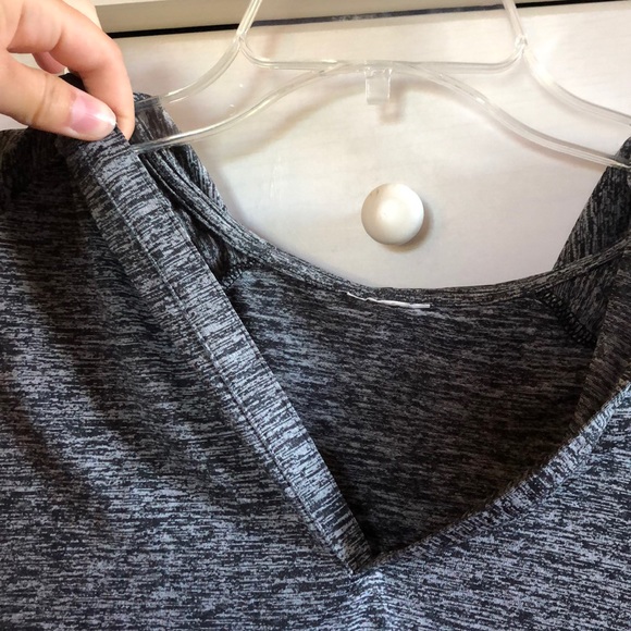 Long sleeve hooded heather grey under armour shirt - Picture 4 of 6